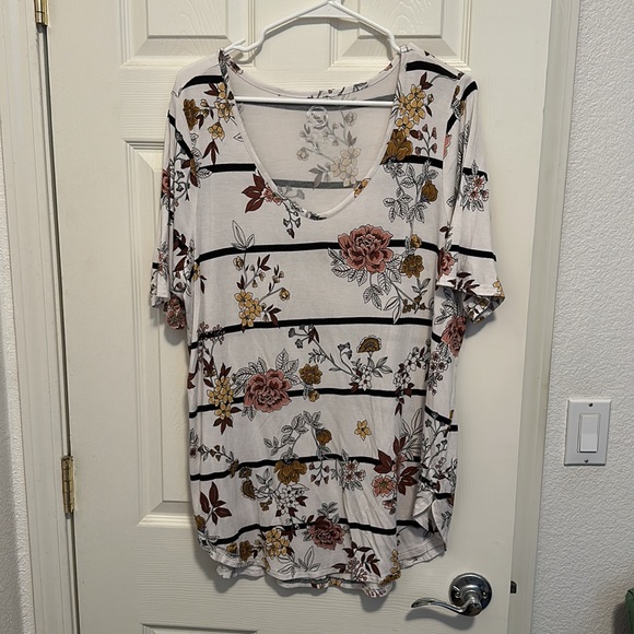 🌻 Maurice’s Floral Stripe Top 1X - Picture 4 of 6